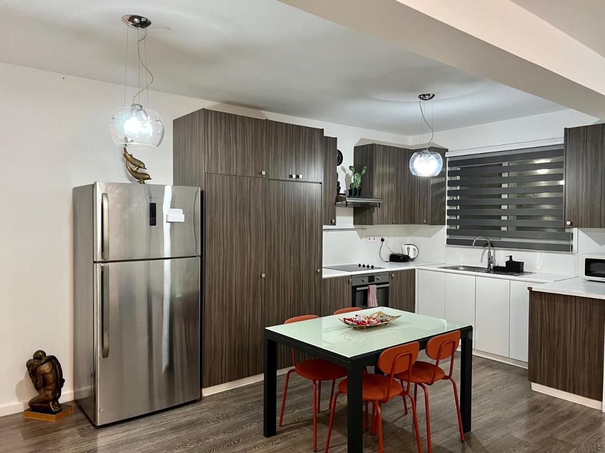 Fat Cow Apartments Larnaca Buitenkant foto