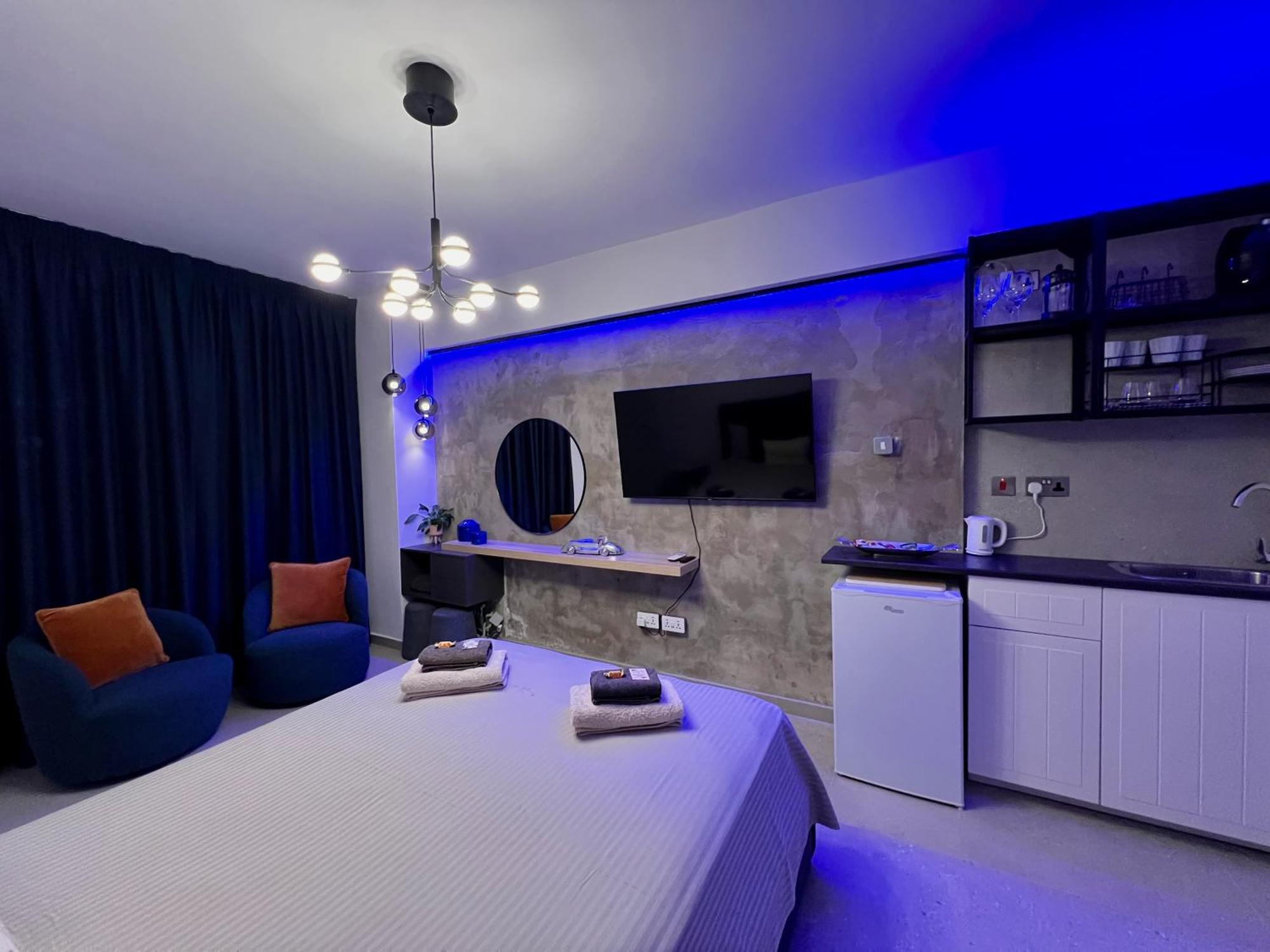 Fat Cow Apartments Larnaca Buitenkant foto