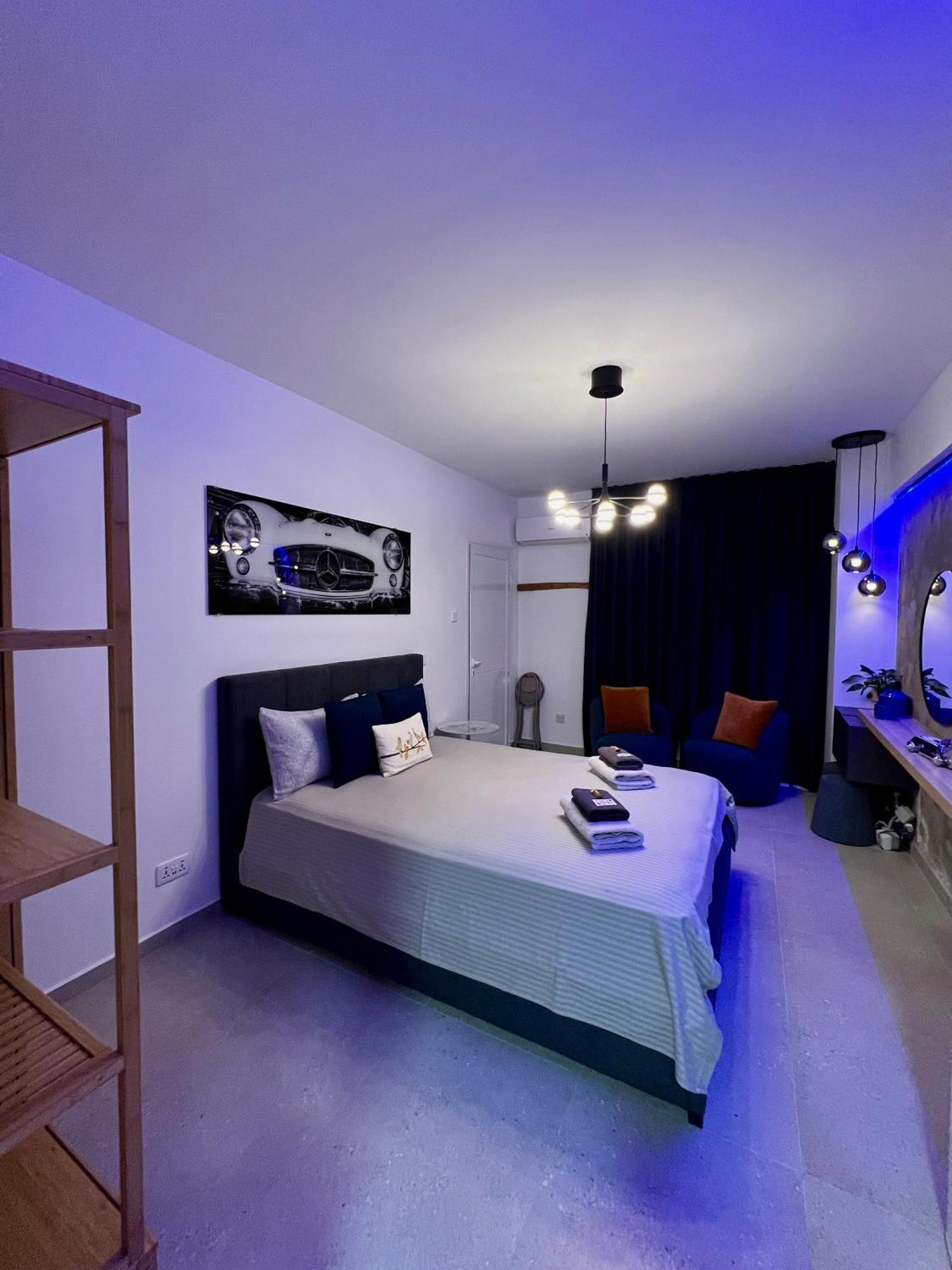 Fat Cow Apartments Larnaca Buitenkant foto